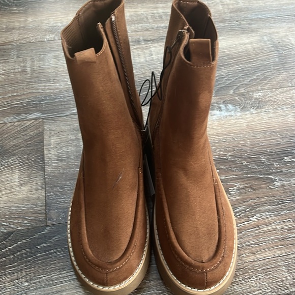 NWT Women’s Ankle Platform Boot - 8 1/2 - Picture 2 of 7